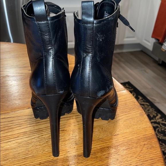 Gianni Bini Halandtwo Leather Chunky Lug Sole Lace-Up Platform Heeled Booties 8M - Picture 7 of 7